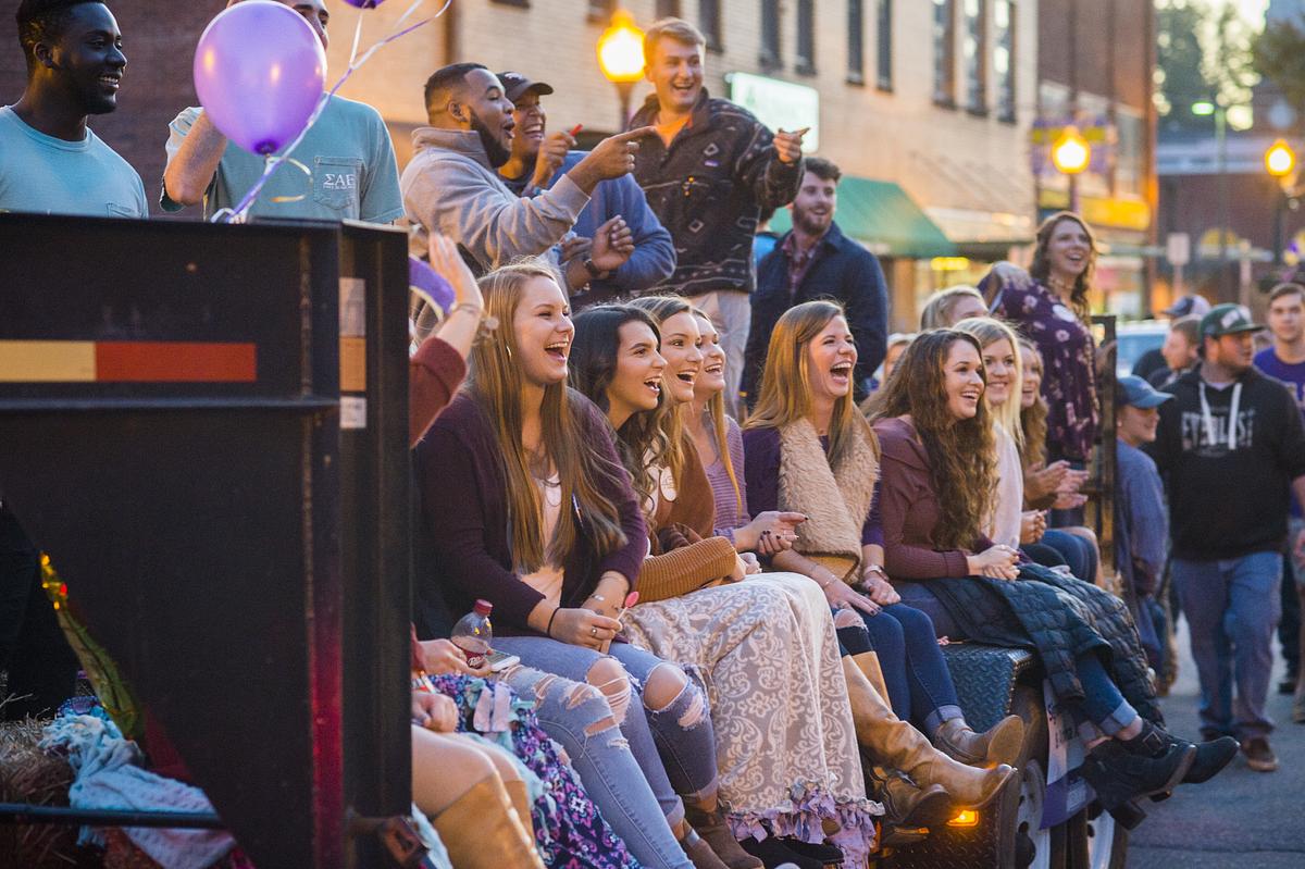 Fraternity and Sorority students riding a float in the Ģ������Ƶhomecoming parade