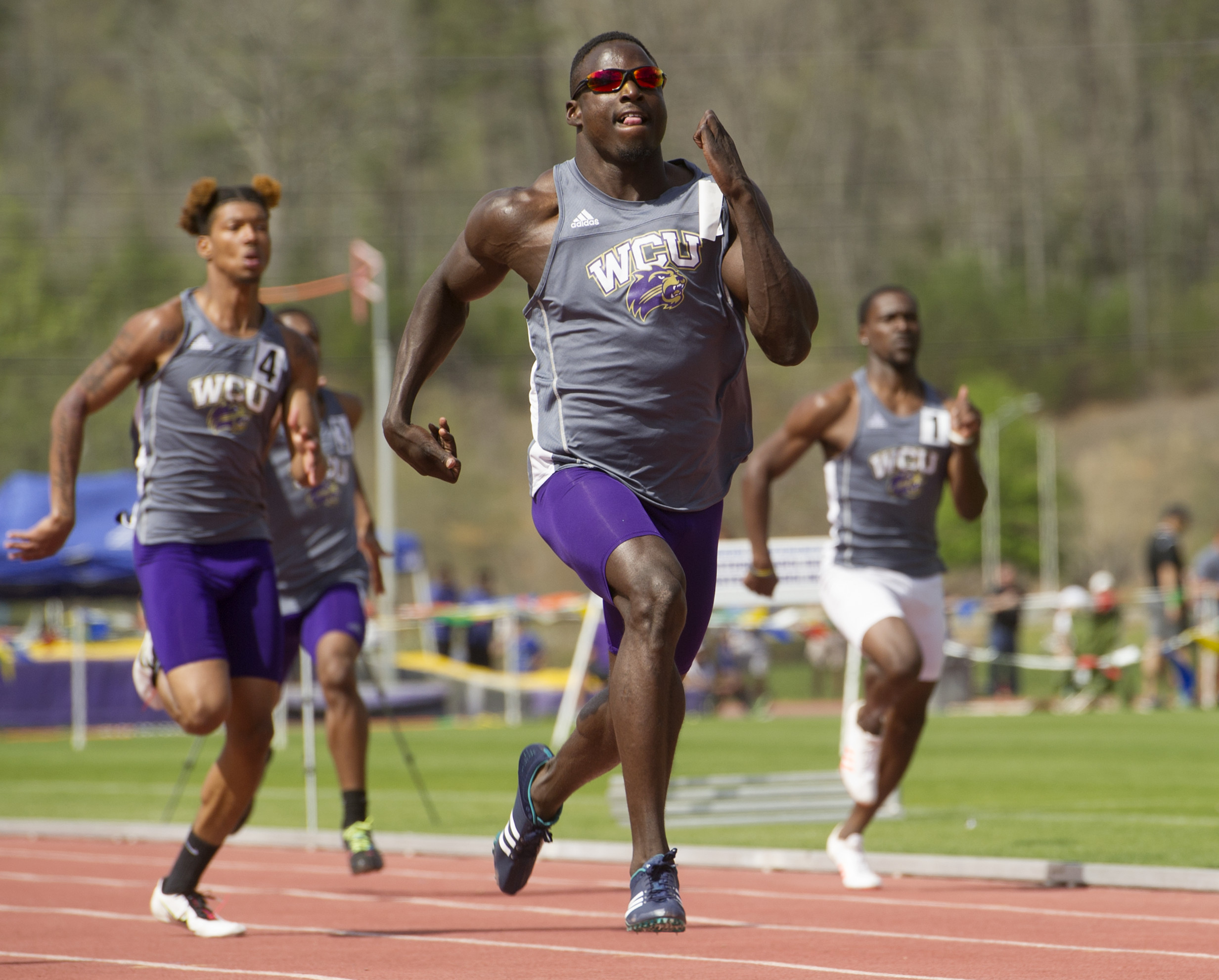 Keion Crossen running track