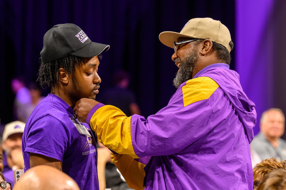 Alumni pins a pin to honor his incoming WCU Legacy Student