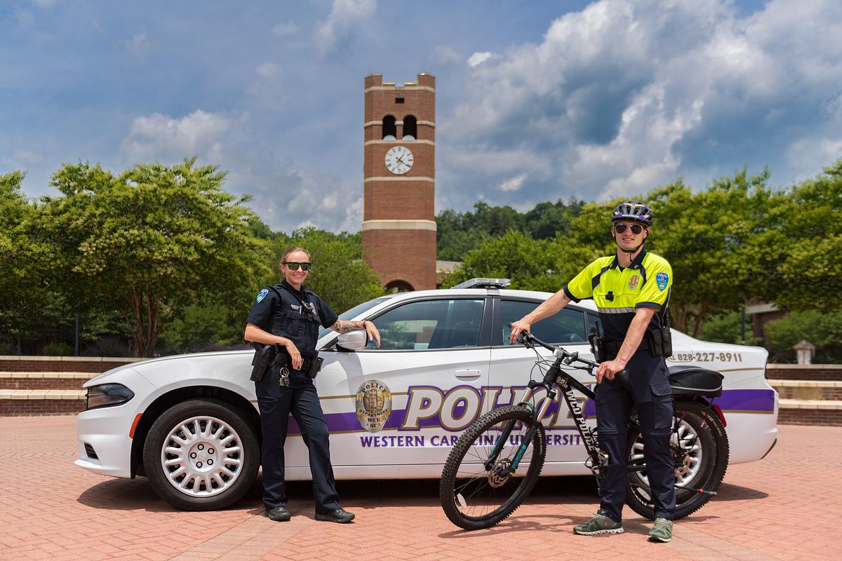 Ģ������Ƶpolice department stand next to their vehicles for a group photo