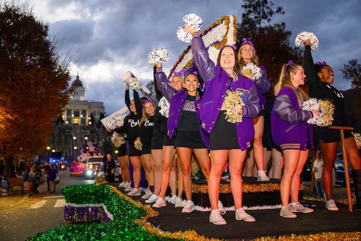 Ä¢¹½¶ÌÊÓÆµcheerleaders stand on a float and wave to the crowd during the 2025 homecoming parade in downtown Sylva