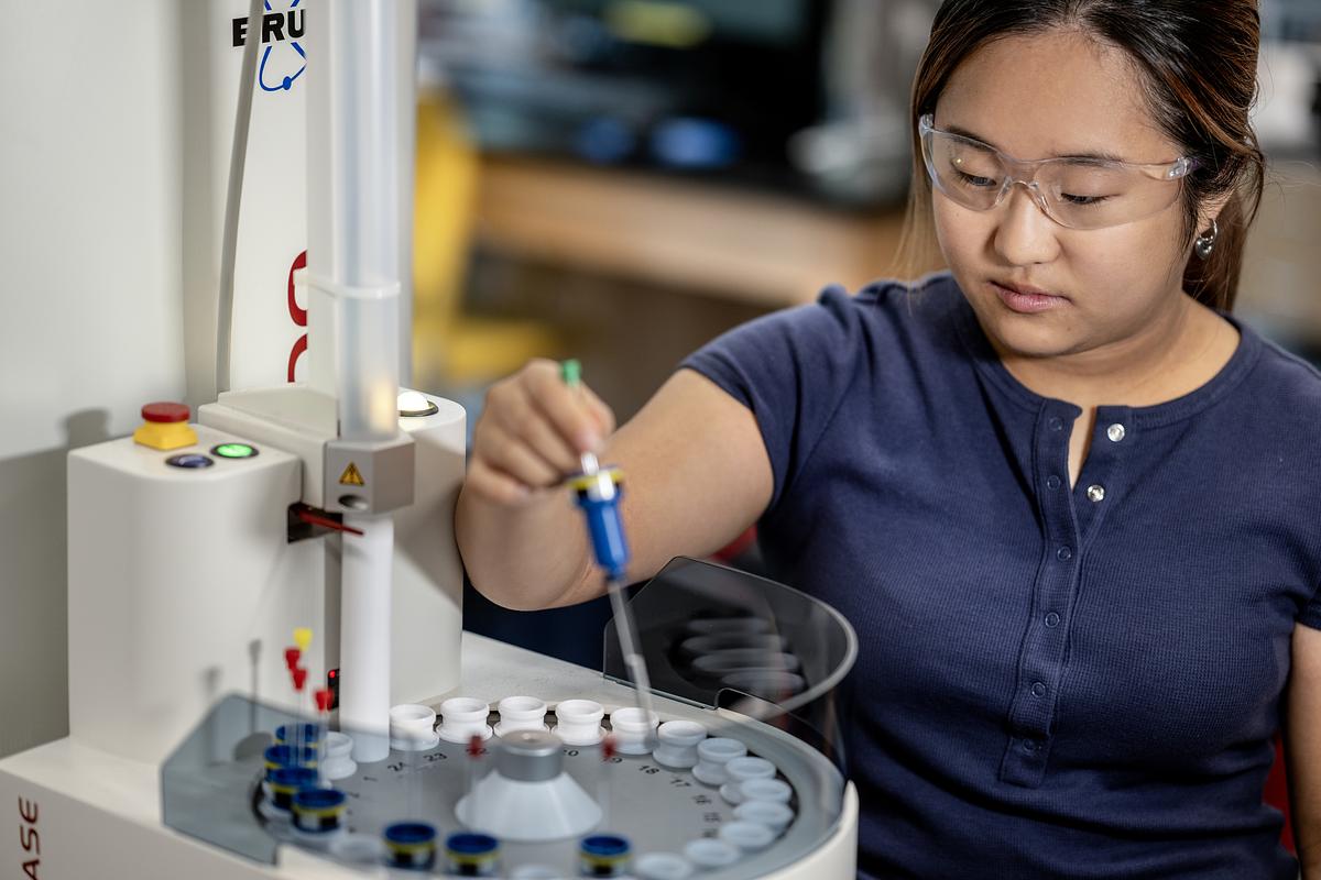 Student working with equipment in the Instrumentation lab