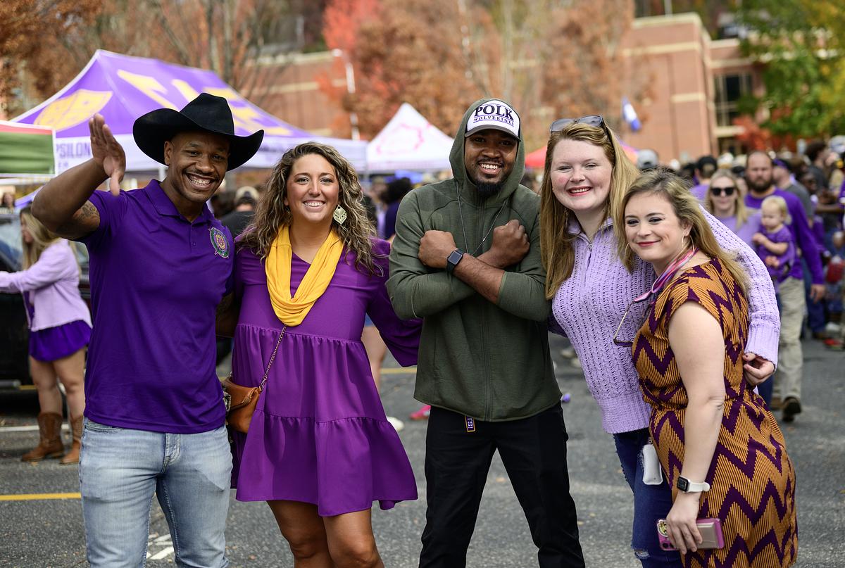 Homecoming participants stand together for a group photo