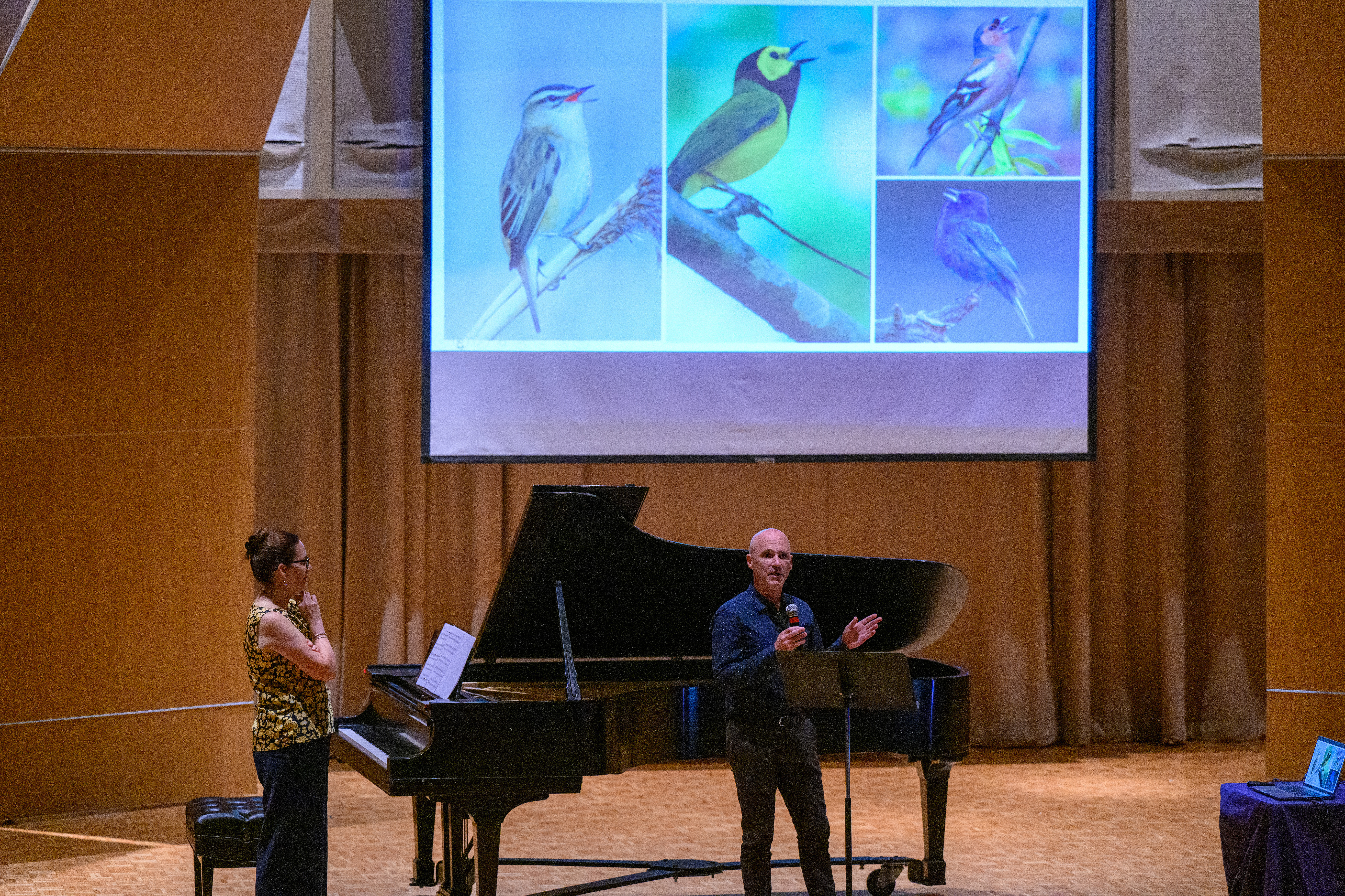�ǿմ�ý School of Music and Biology faculty members on stage