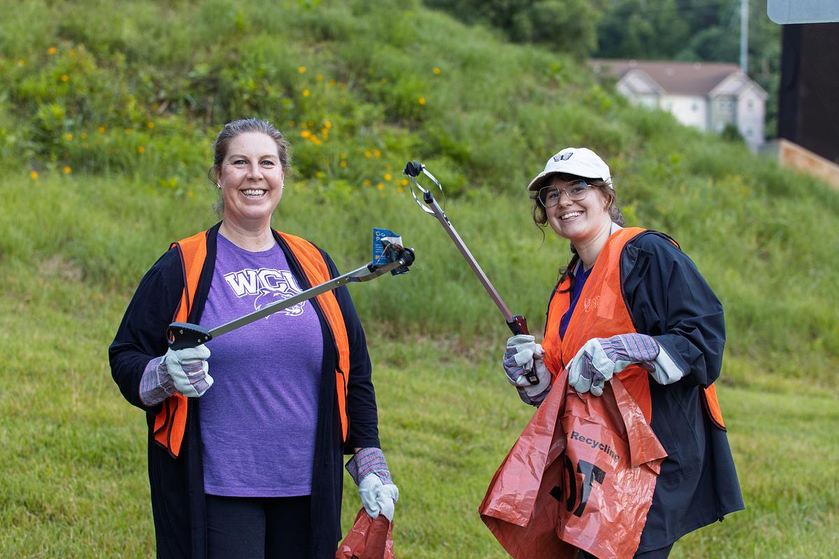 Catamount volunteers picking up trash along the highway