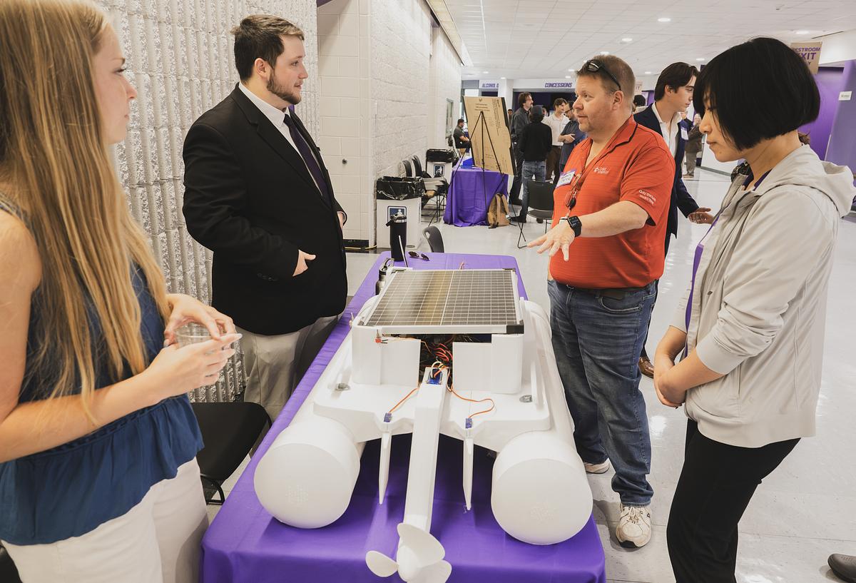 Ģ������ƵEngineering students present capstone project
