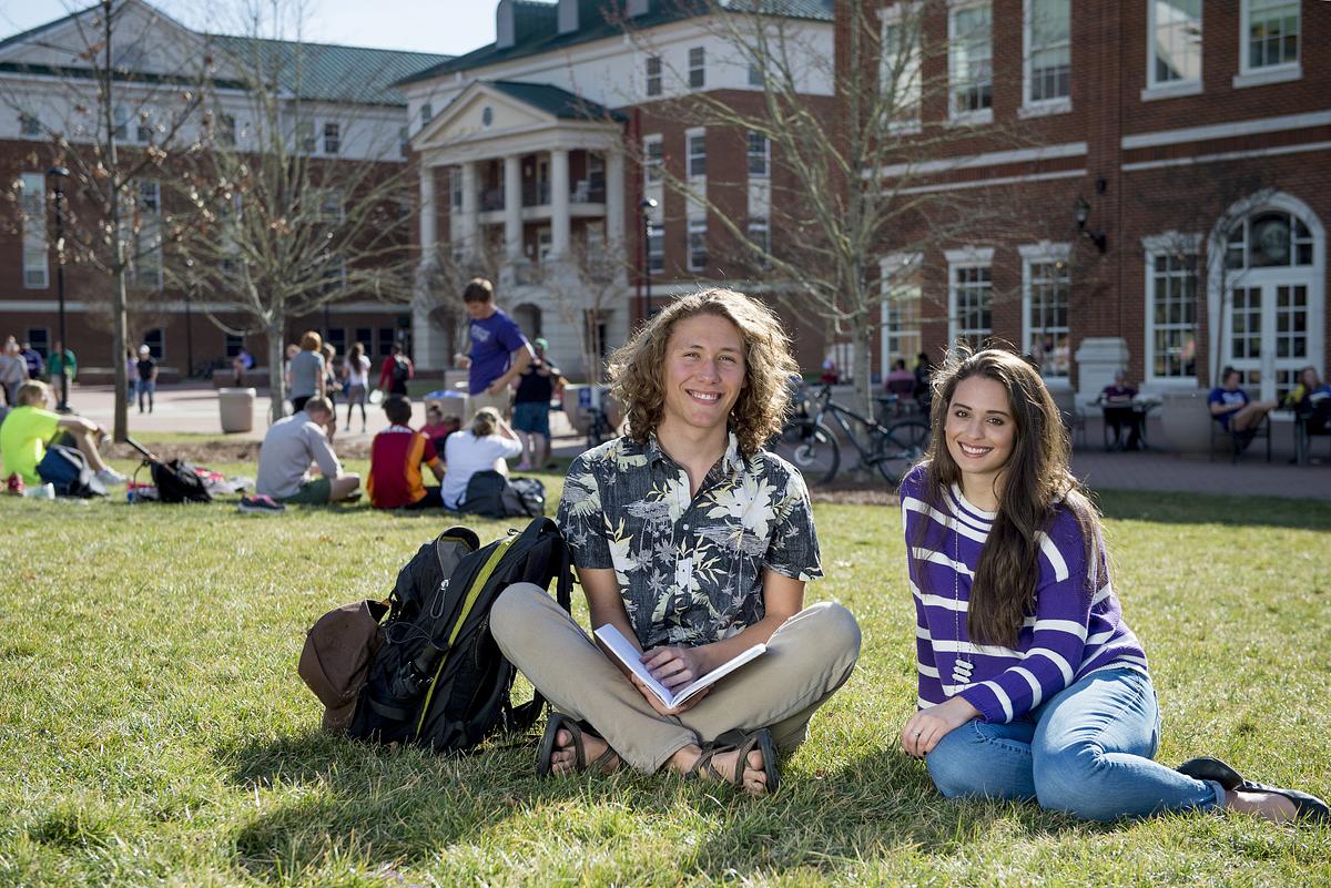 Honors students sitting on the quad