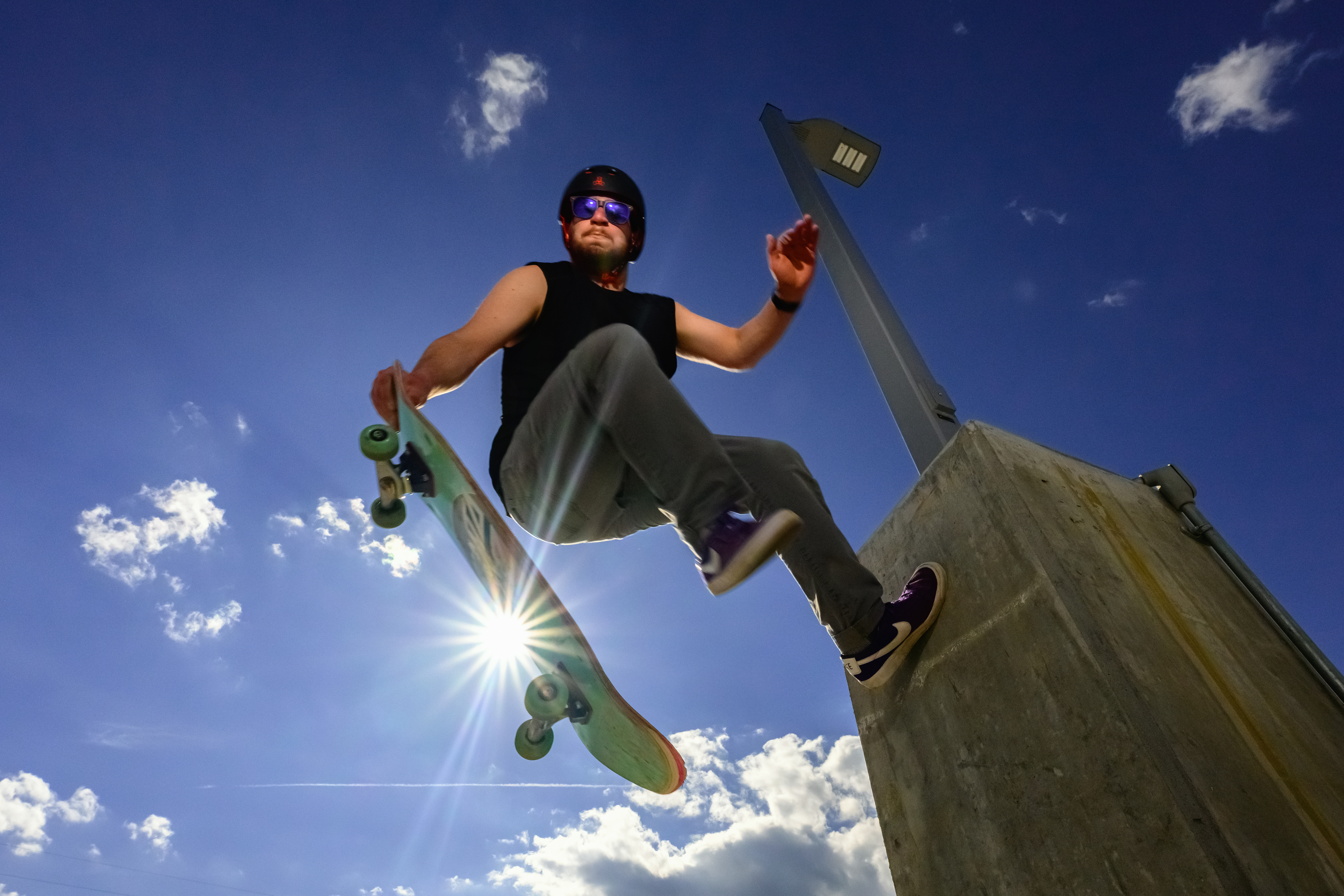 Ðǿմ«Ã½ student skateboarding