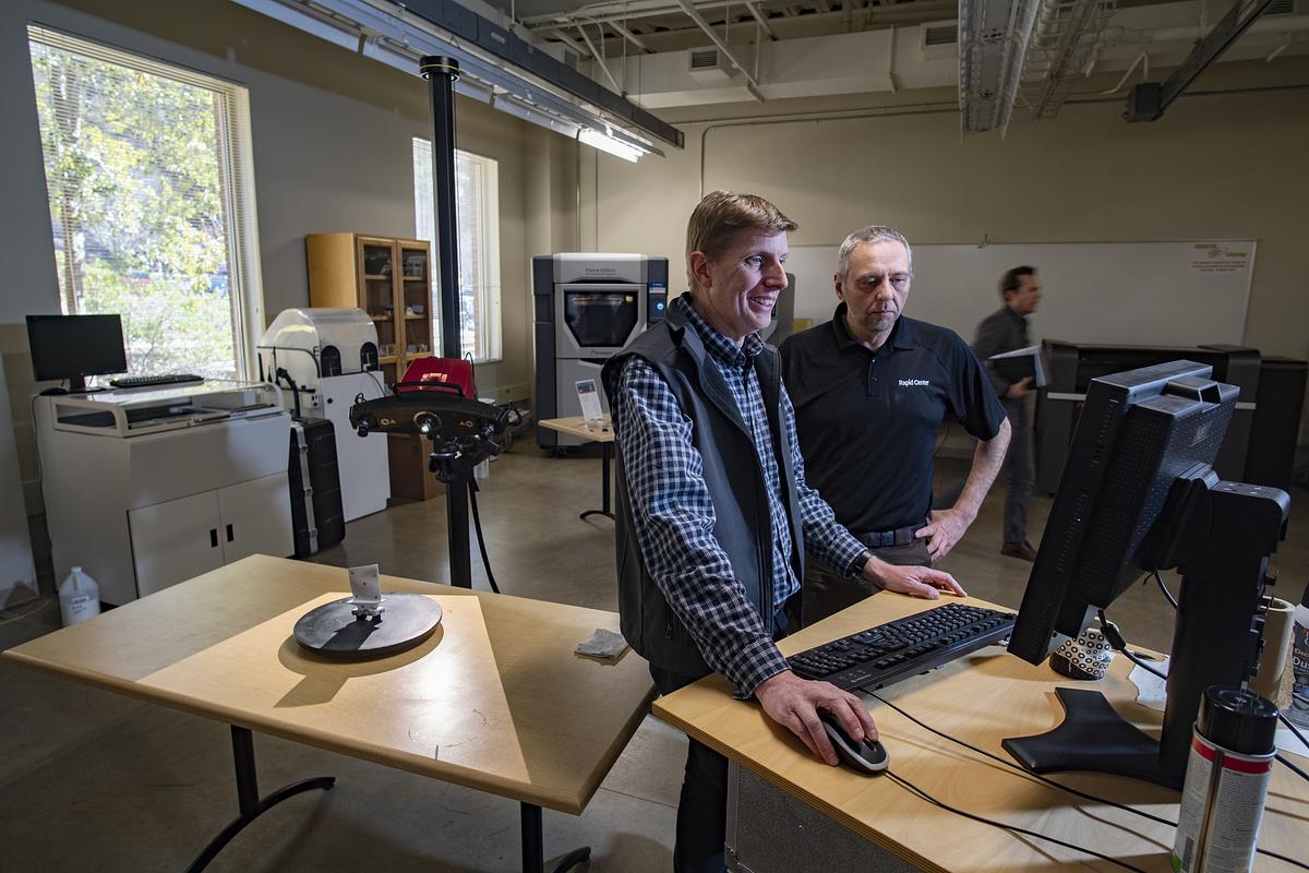 Engineers work together at WCU's Rapid Center