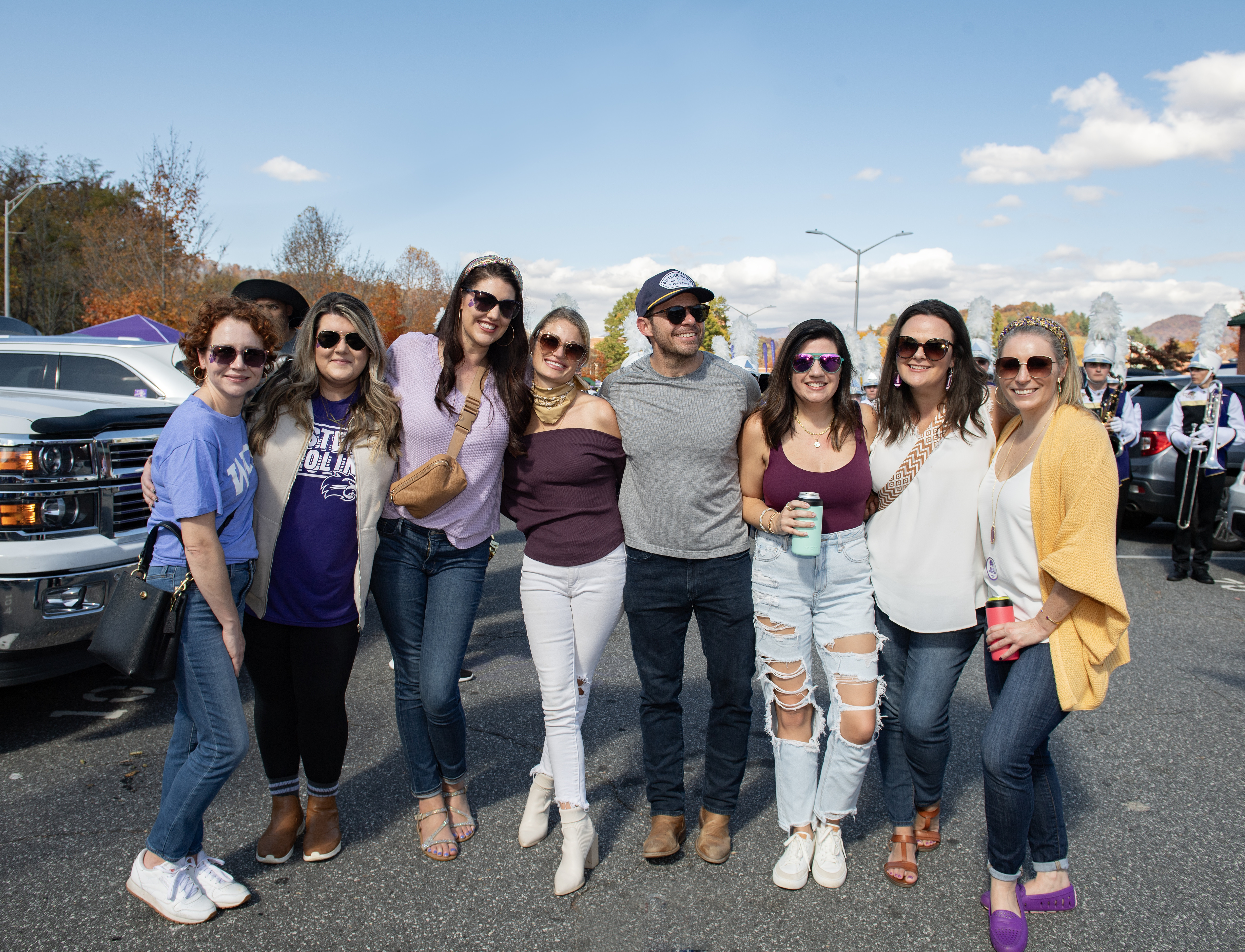 Alumni at tailgate
