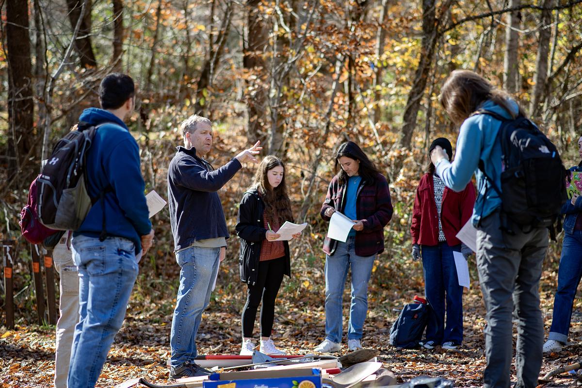 Dave Kinner speaking with students in the field