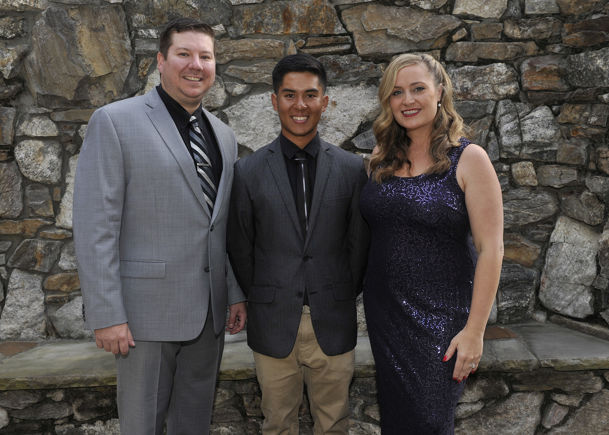 Student-athlete Bright Julamool of the men’s golf team (center) meets with donors Jonathan and Brittany Zapp at the 2018 Athletic Scholarship Banquet.