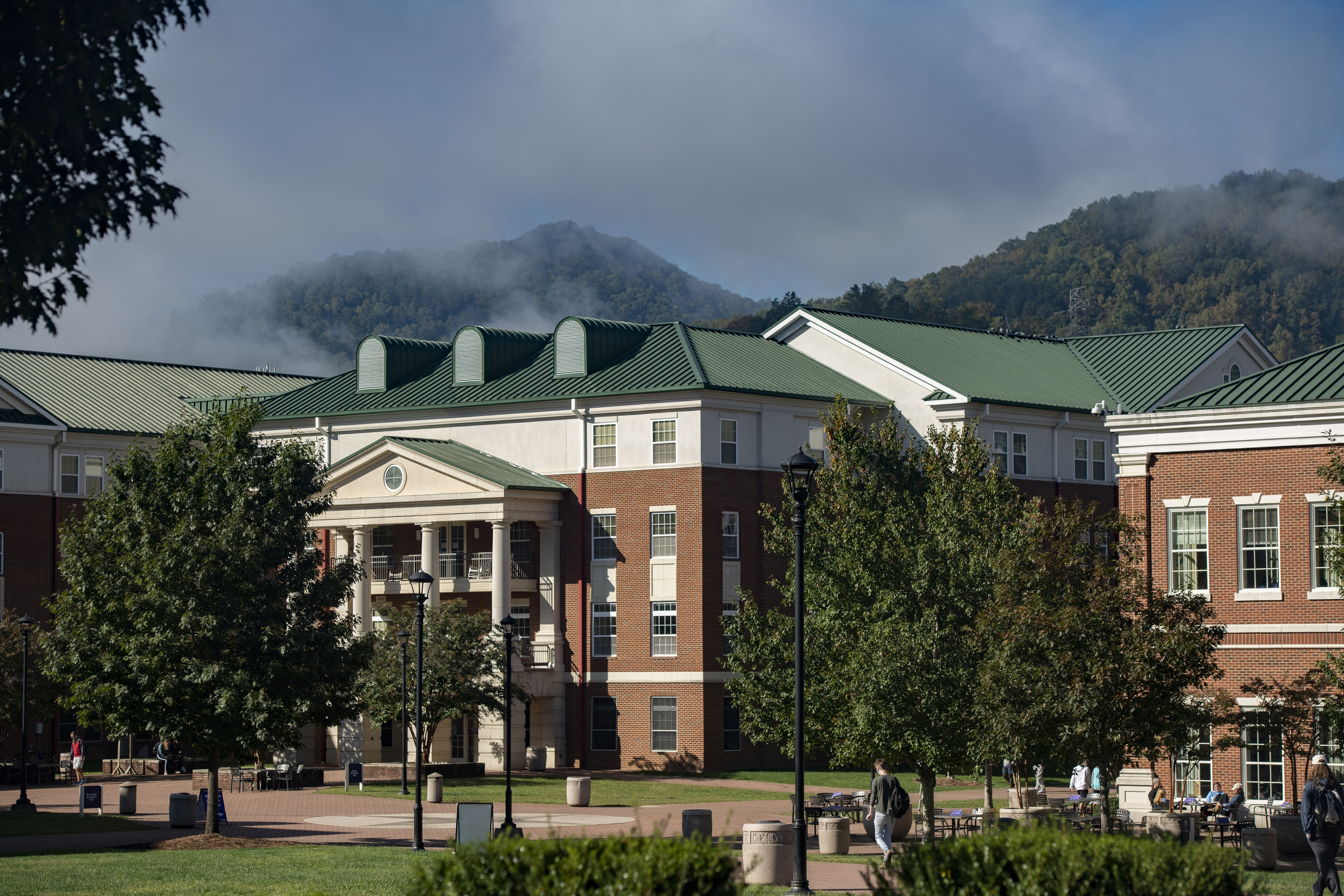 Ģ������Ƶ buildings with clouds and fog