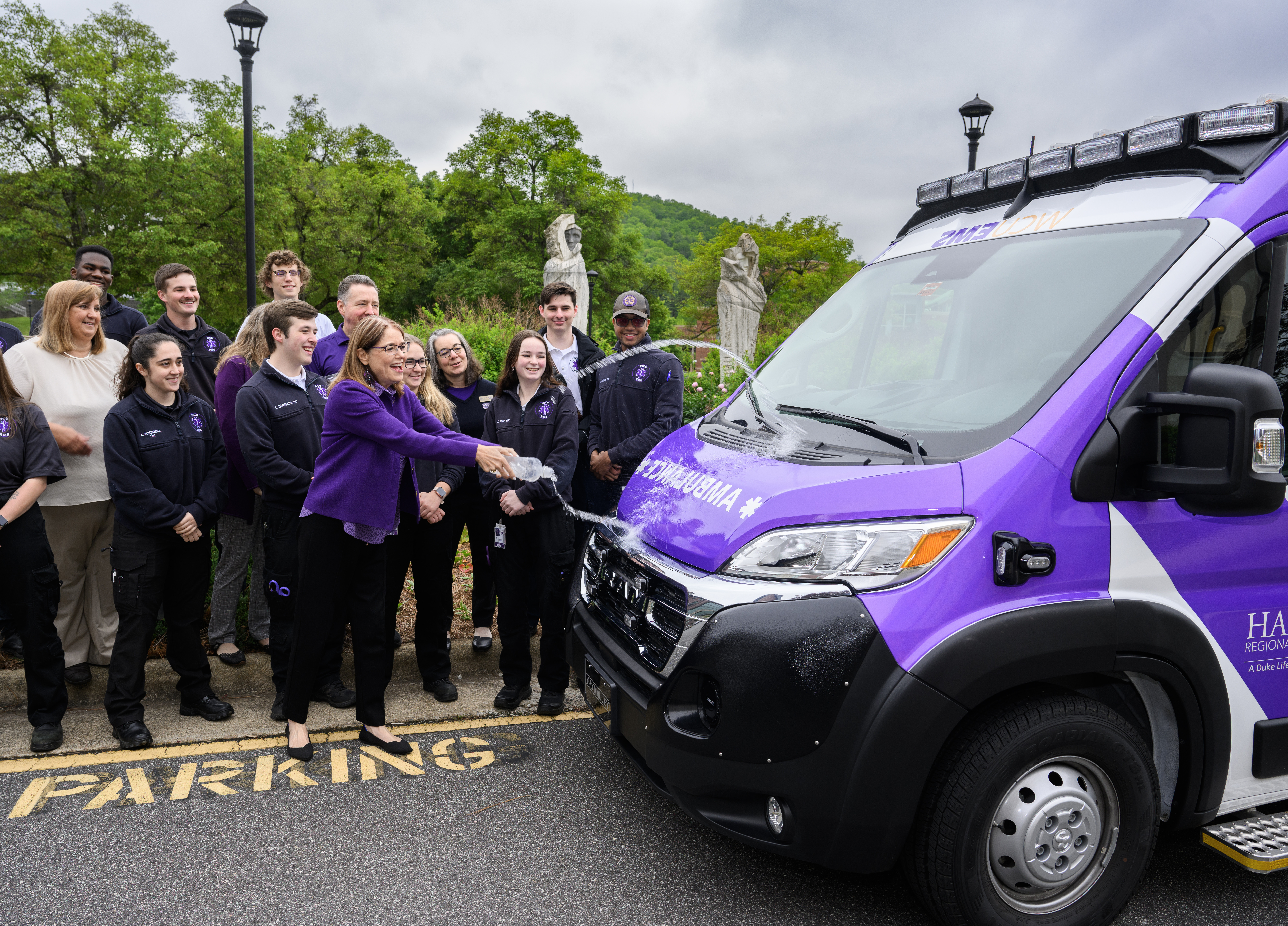 Ģ������ƵChancellor Kelli R. Brown helps christen the new campus ambulance