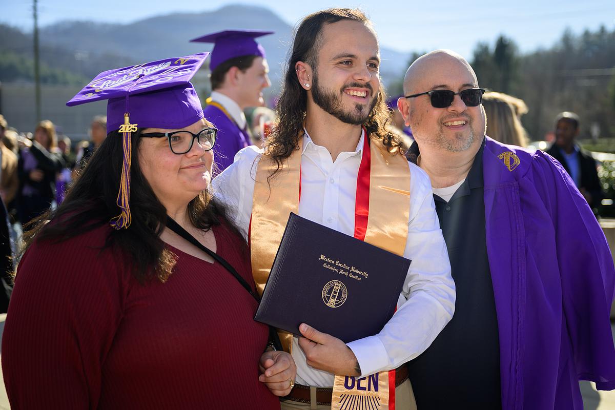 Graduate and parents celebrate at commencement