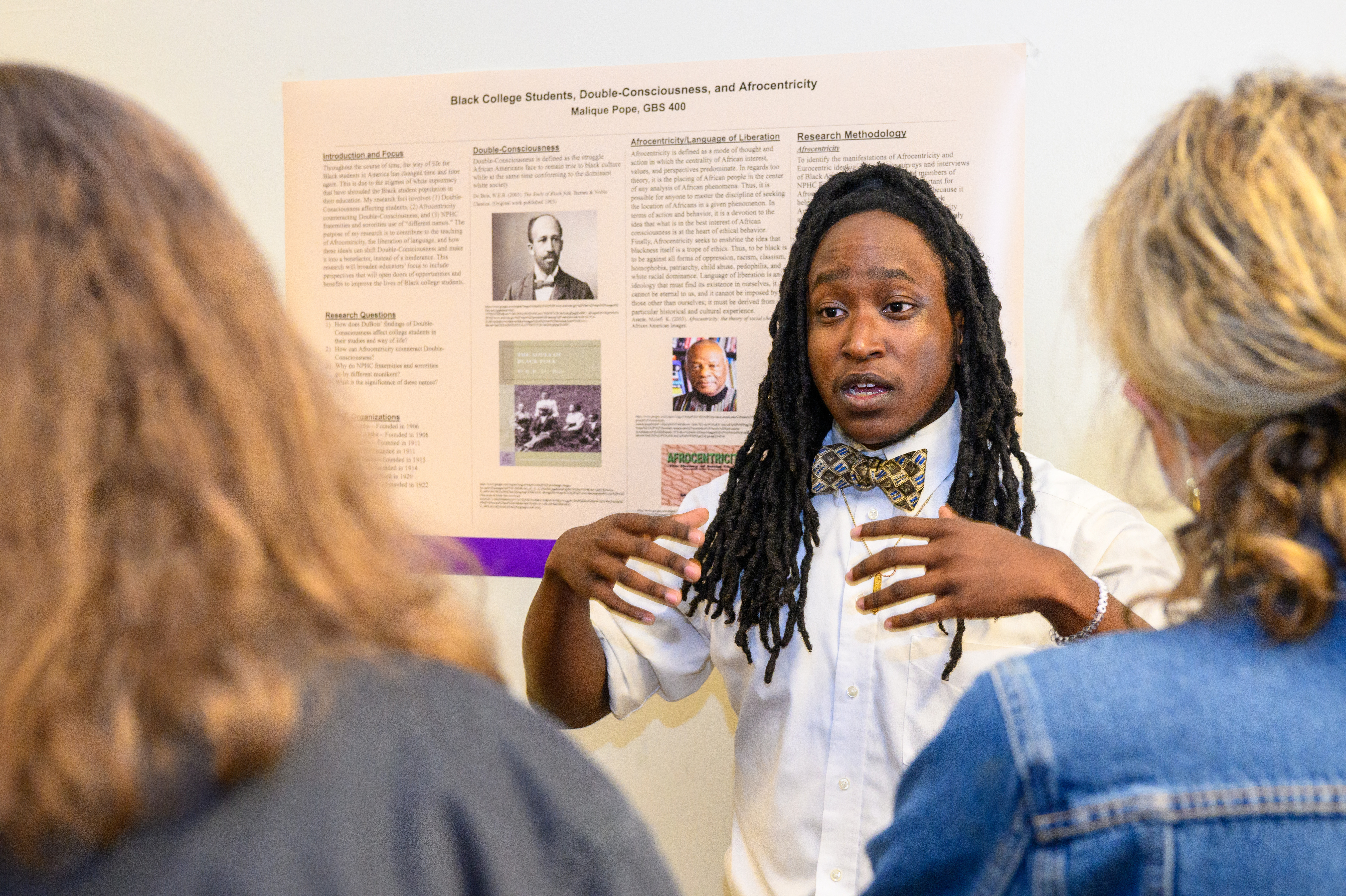 Ä¢¹½¶ÌÊÓÆµhistory student presents capstone project