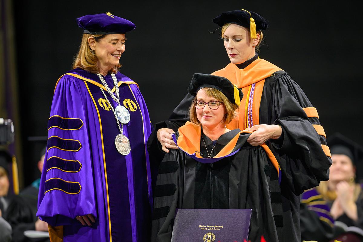 Chancellor Brown and Faculty grant awards to graduating students during the fall 2025 commencement